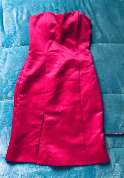 Vestido fucsia ajustado con corset - miniatura 4