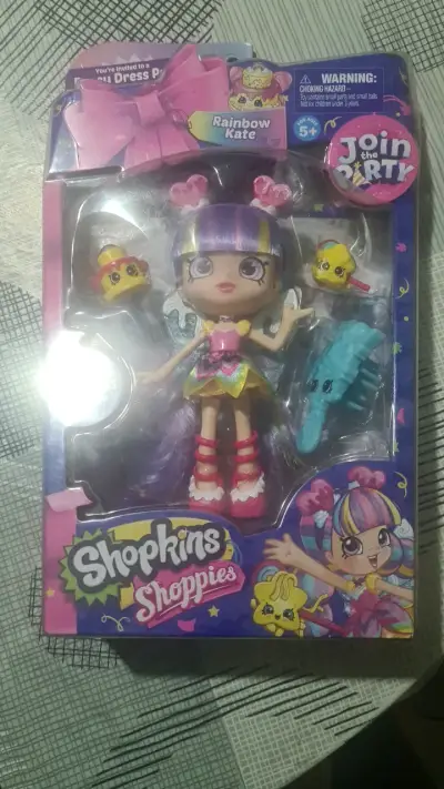 Muñeca Shopkins Shoppies Rainbow Kate con accesorios - miniatura 1