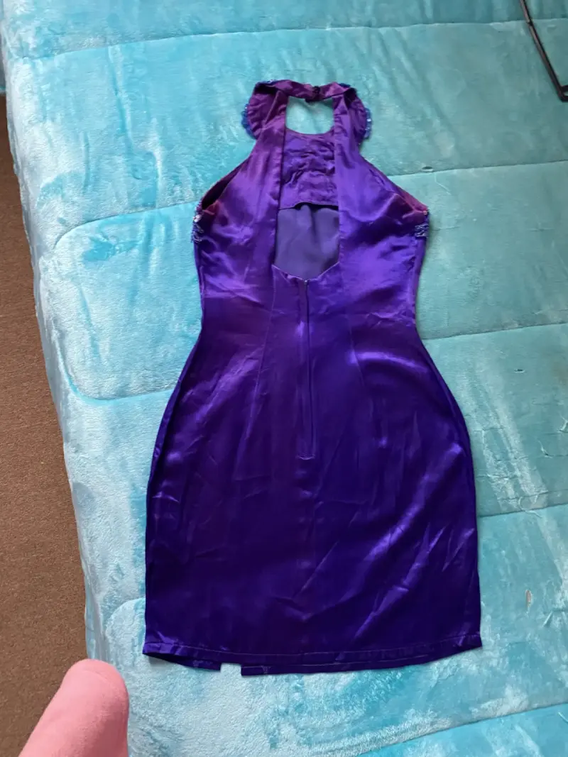 Vestido de fiesta morado con detalles bordados - 5