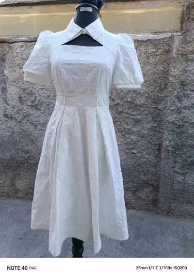Vestido blanco vintage con mangas abullonadas - miniatura 1