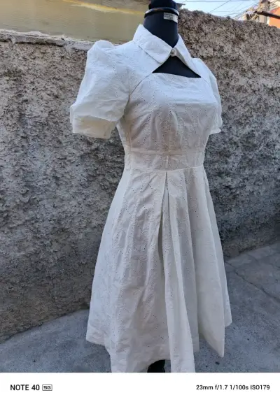 Vestido blanco vintage con mangas abullonadas - miniatura 3