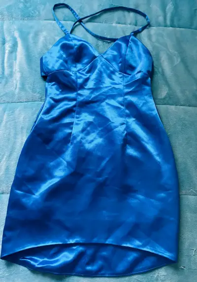 Vestido azul satinado con tirantes - miniatura 1