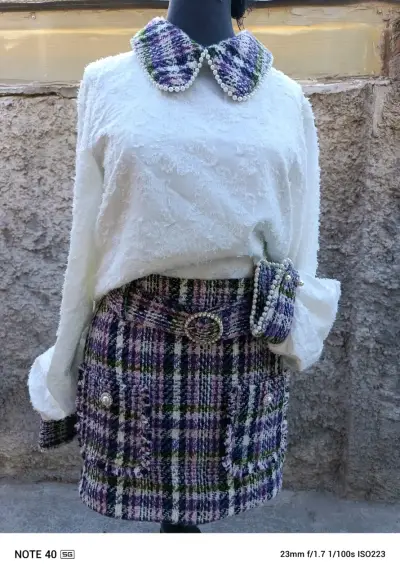 Conjunto de blusa y falda con cuello perlas - miniatura 1