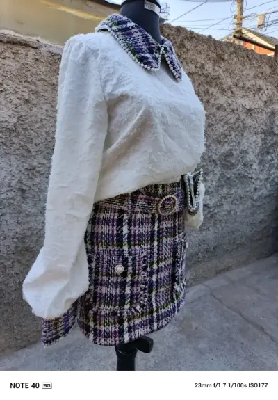 Conjunto de blusa y falda con cuello perlas - miniatura 4