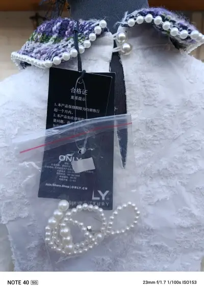 Conjunto de blusa y falda con cuello perlas - miniatura 5