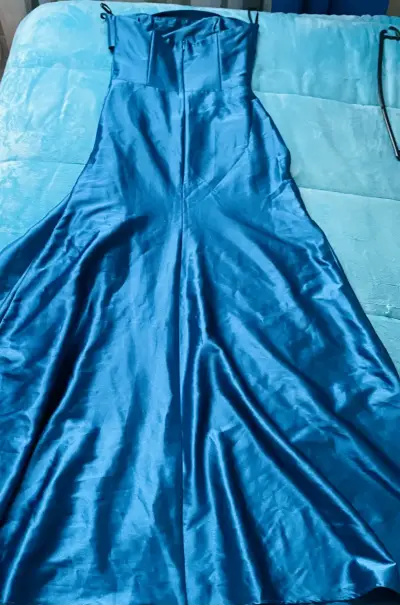 Vestido largo verde petróleo satinado con lazo - miniatura 4