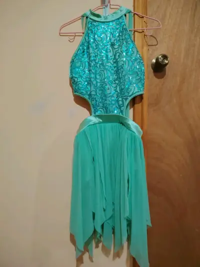 Vestido de baile turquesa con lentejuelas - miniatura 3