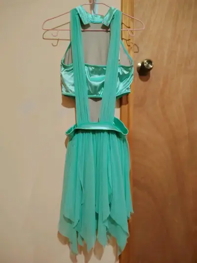 Vestido de baile turquesa con lentejuelas - miniatura 4