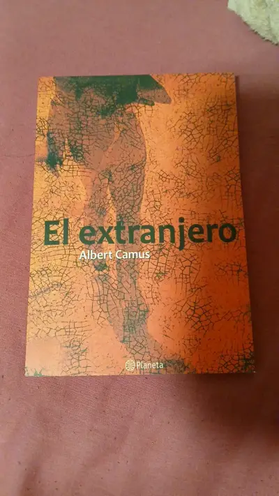 Libro 'El Extranjero' de Albert Camus - miniatura 1