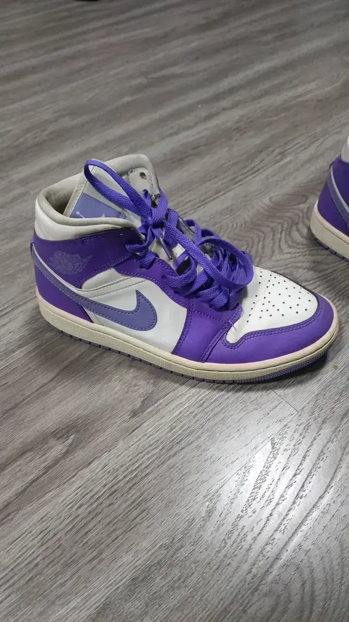 Zapatillas Air Jordan moradas y blancas talla 37.5 - 2