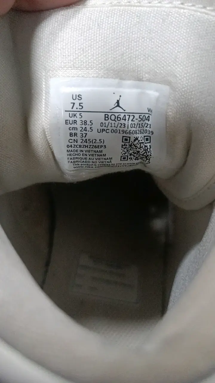 Zapatillas Air Jordan moradas y blancas talla 37.5 - 3