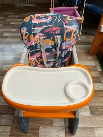 Silla de comer para bebé Infanti con diseño colorido - miniatura 1