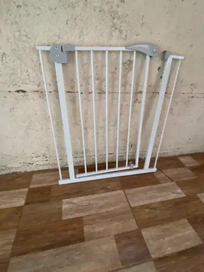 Reja de seguridad para niños ajustable - miniatura 1