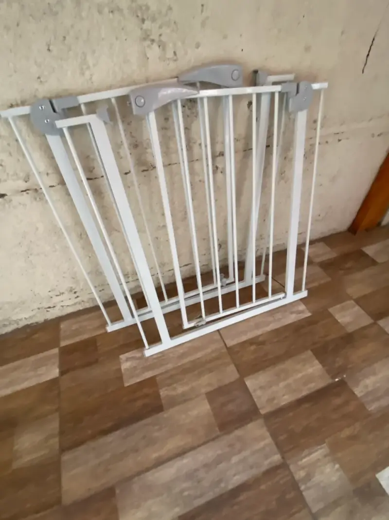 Reja de seguridad para niños ajustable - 2