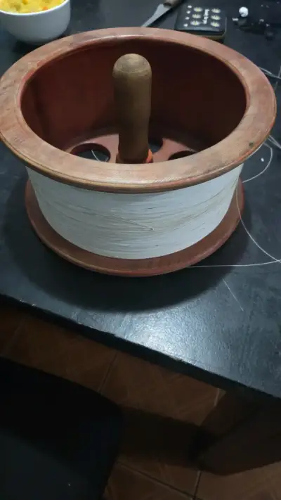 Carrete de madera para elevar volantin - miniatura 1
