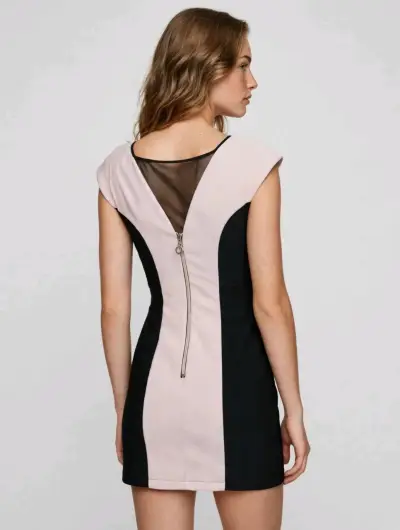 Vestido corto bicolor con escote en V - miniatura 4