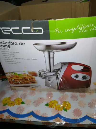 Moledora de carne eléctrica Recco roja - miniatura 4