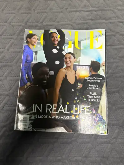 Revistas de moda Vogue y Elle edición especial - miniatura 1