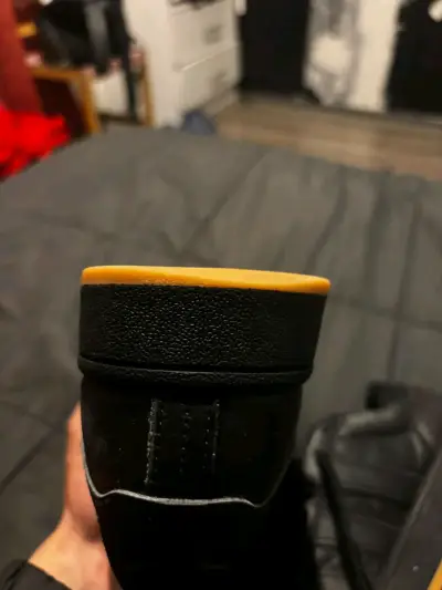 Zapatillas negras de cuero estilo casual - miniatura 3