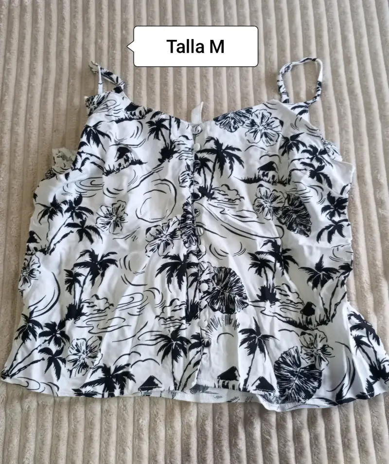 Lote de Poleras y Blusas Talla S y M - 3