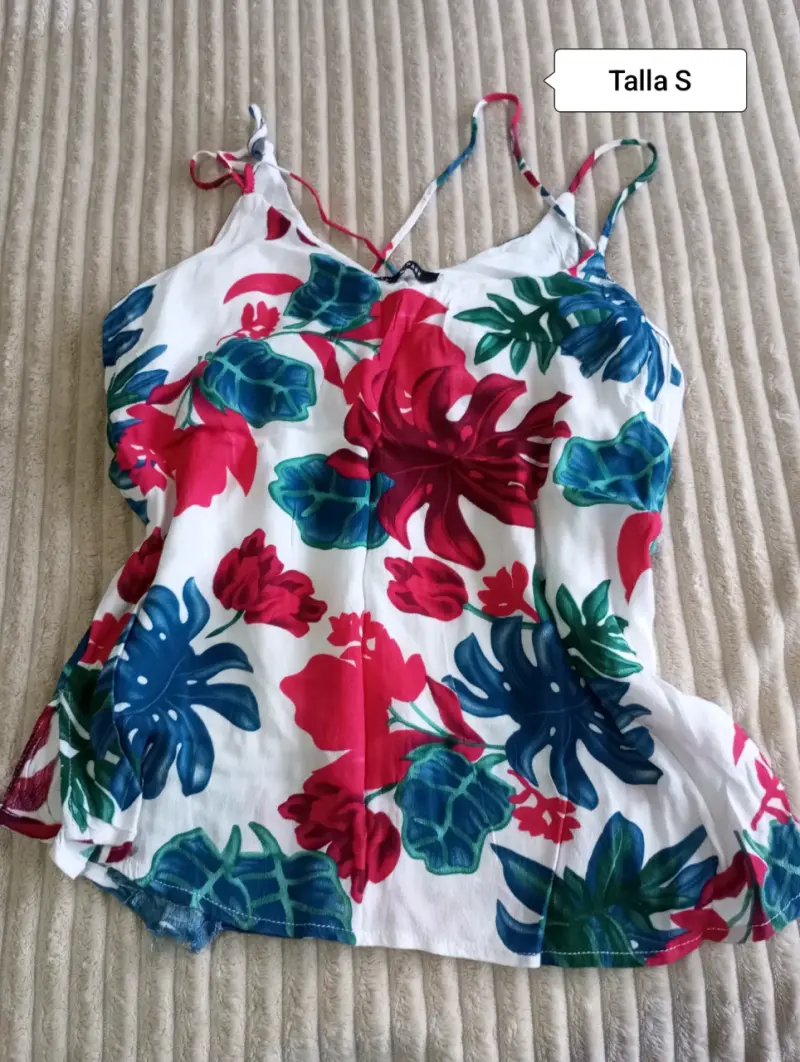 Lote de Poleras y Blusas Talla S y M - 4
