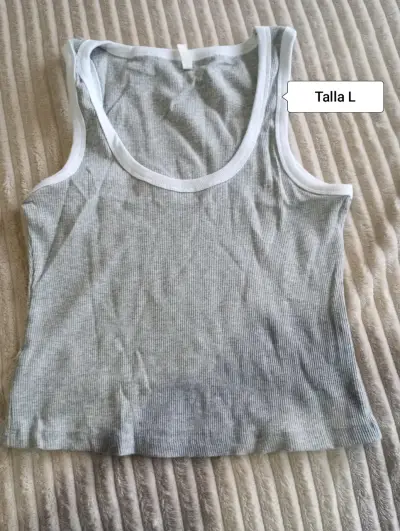 Lote de poleras sin mangas en varios colores y tallas - miniatura 2