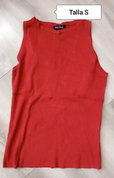 Lote de poleras sin mangas en varios colores y tallas - miniatura 6
