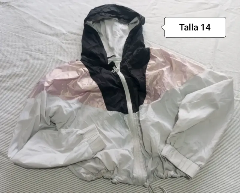 Lote de poleras y chaqueta para niña - 4