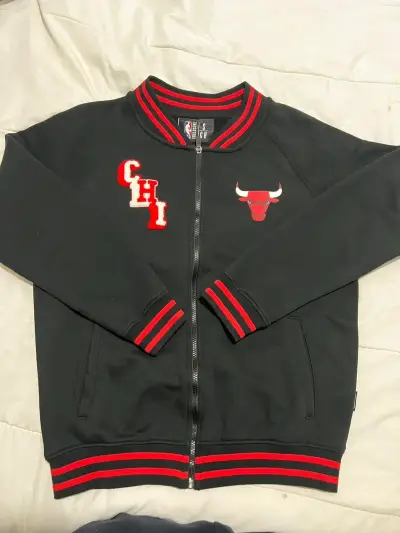 Chaqueta NBA Chicago Bulls negra y roja - miniatura 1