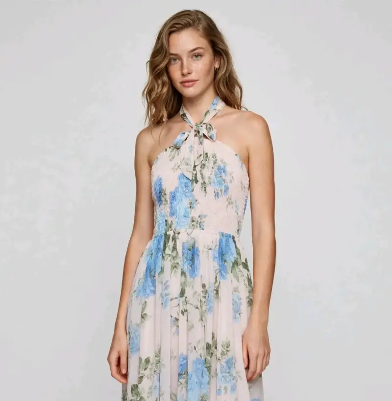 Vestido floral sin tirantes con diseño veraniego - 3