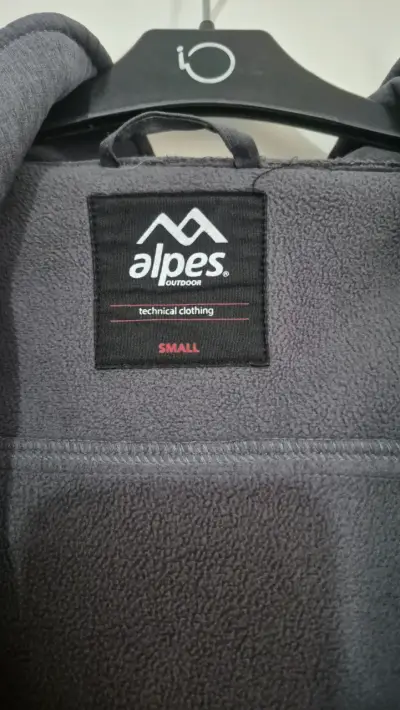 Chaqueta técnica gris Alpes Outdoor con capucha - miniatura 2