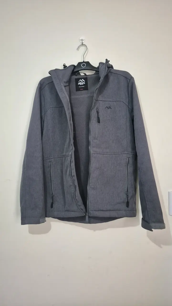 Chaqueta técnica gris Alpes Outdoor con capucha - 3