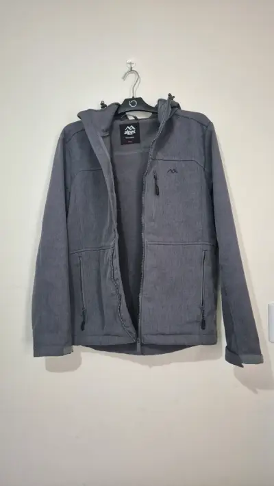 Chaqueta técnica gris Alpes Outdoor con capucha - miniatura 3