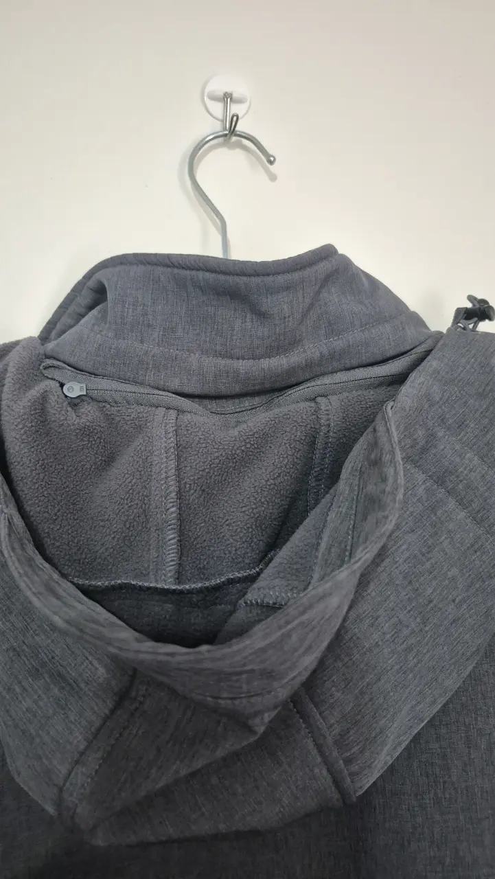Chaqueta técnica gris Alpes Outdoor con capucha - 5