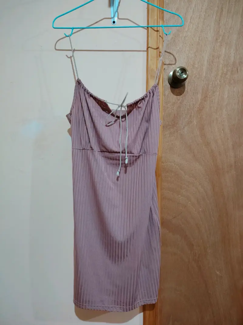 Vestido corto con tirantes delgados - 3