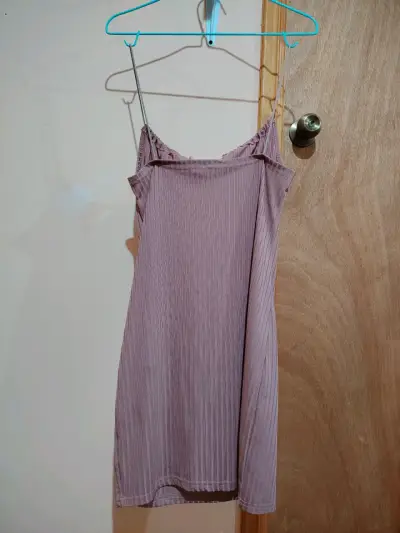 Vestido corto con tirantes delgados - miniatura 4