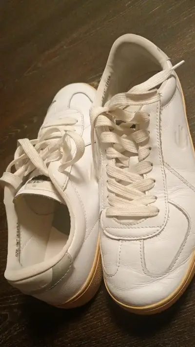 Zapatillas blancas Lacoste de cuero - miniatura 1