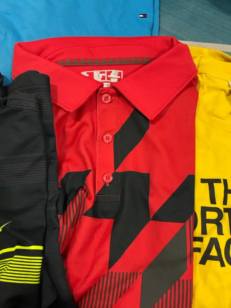 Lote 7  Poleras Deportivas Nike y The North Face - 2