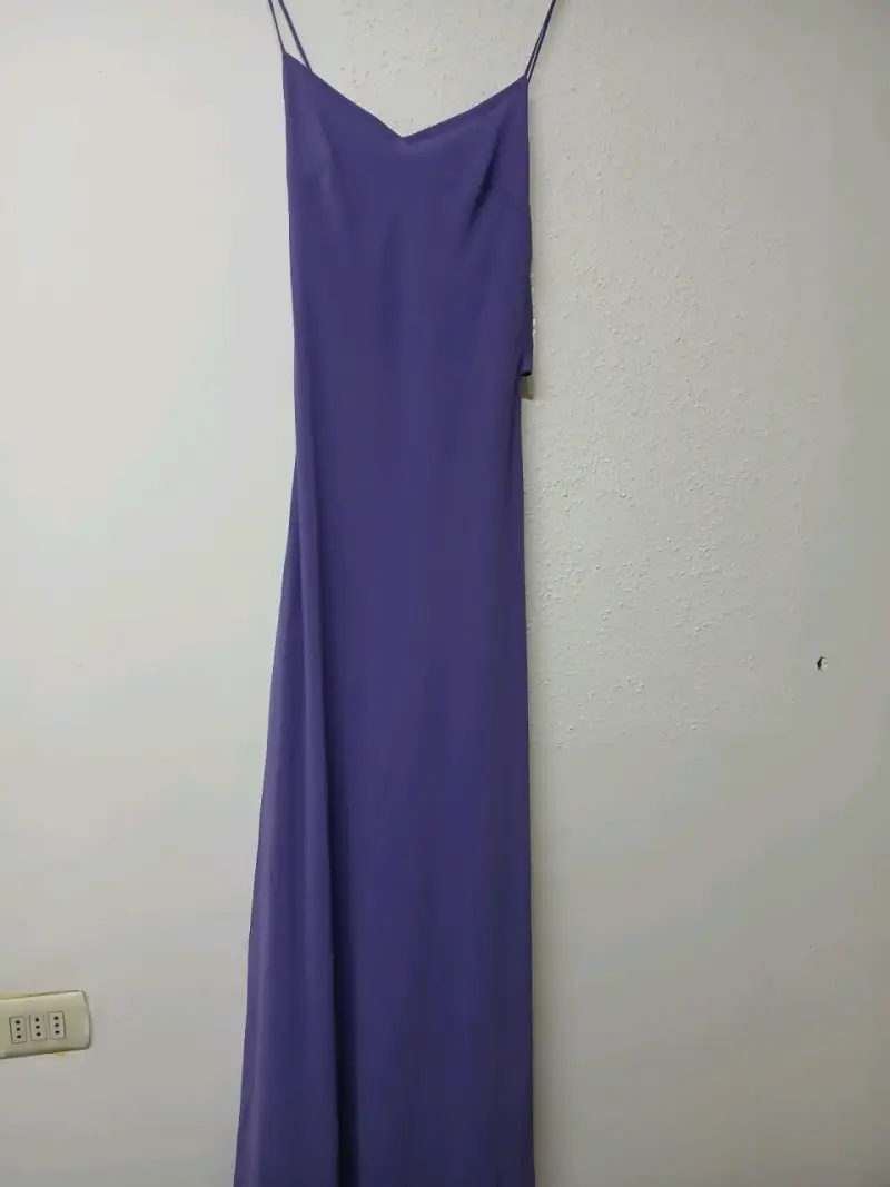 Vestido largo morado con lazo elegante - 1