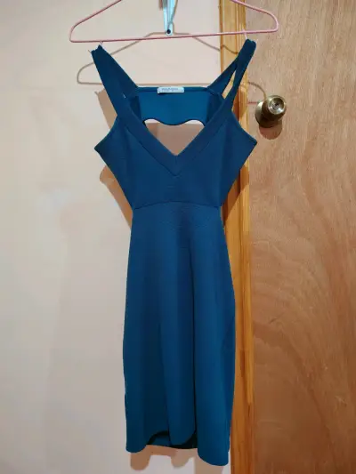 Vestido corto azul con cortes laterales - miniatura 3