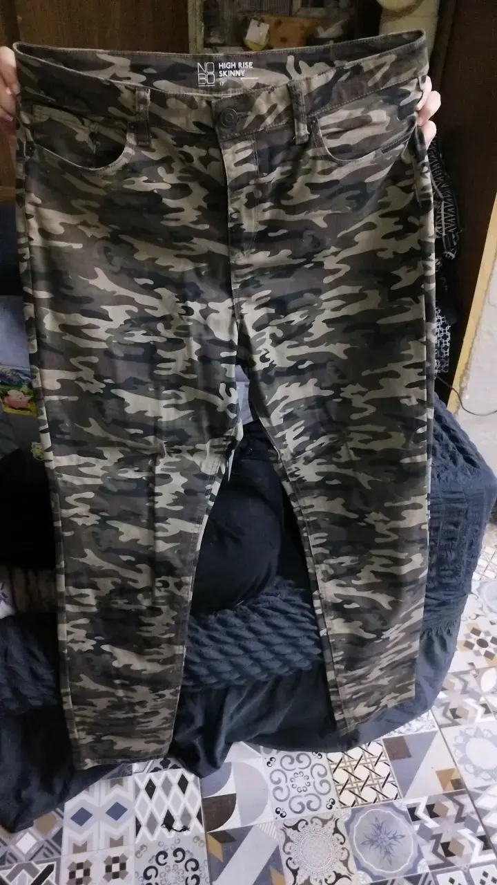Jeans camuflados de tiro alto para mujer - 1