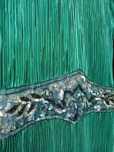 Vestido largo verde con lentejuelas - miniatura 2