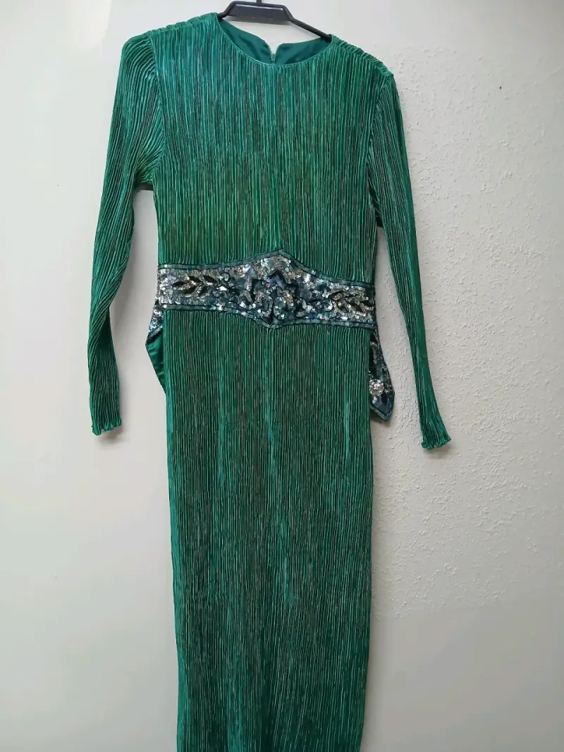 Vestido largo verde con lentejuelas - 6