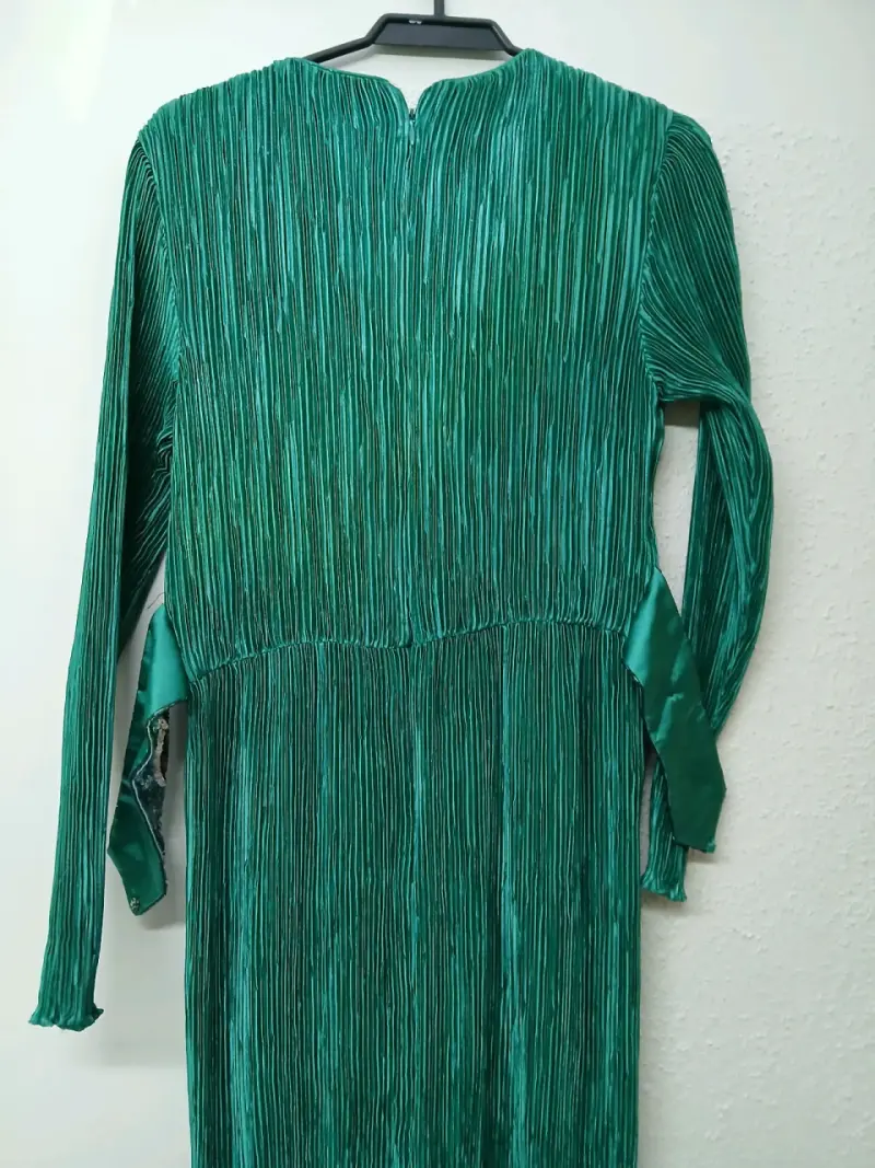 Vestido largo verde con lentejuelas - 10