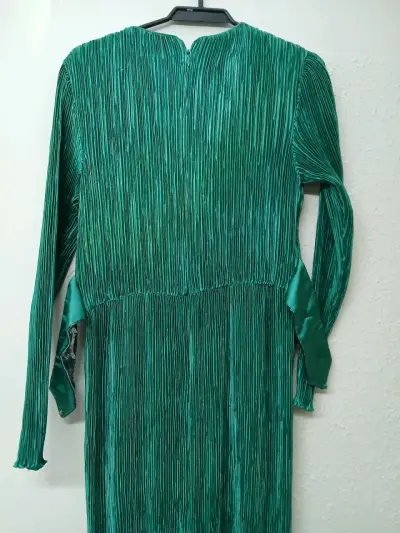 Vestido largo verde con lentejuelas - miniatura 10