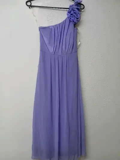 Vestido de fiesta lila un hombro con flor - miniatura 1