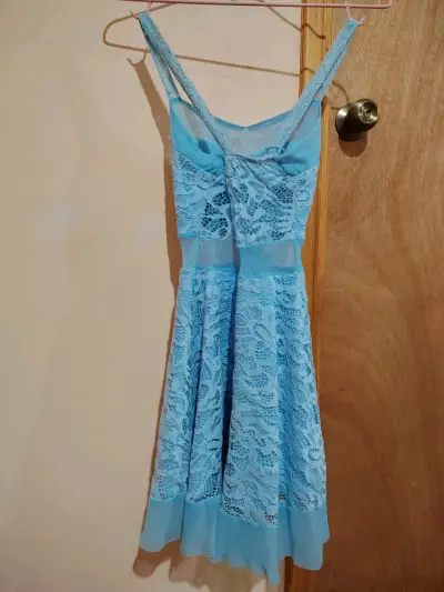 Vestido de encaje celeste - miniatura 4