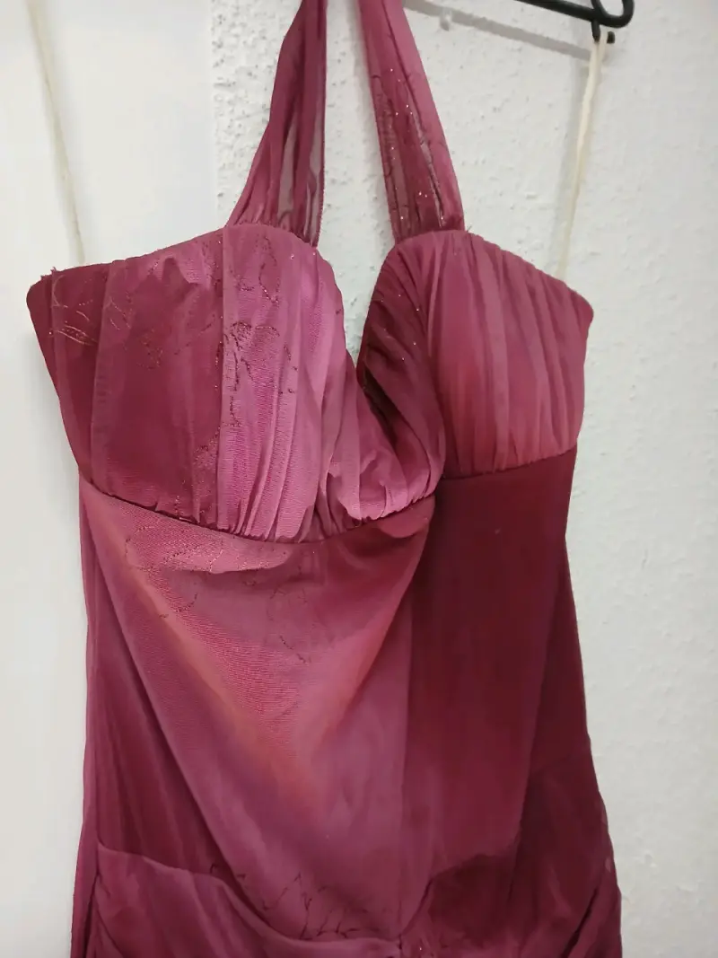 Vestido de fiesta burdeos con escote halter - 2