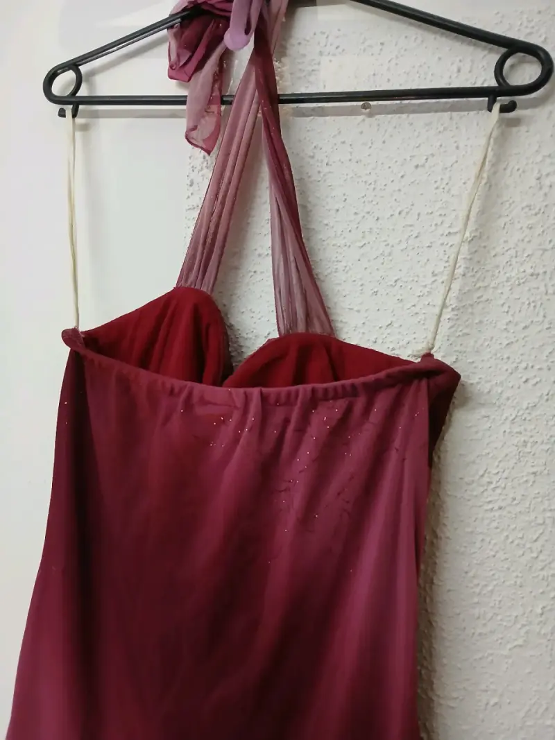 Vestido de fiesta burdeos con escote halter - 3