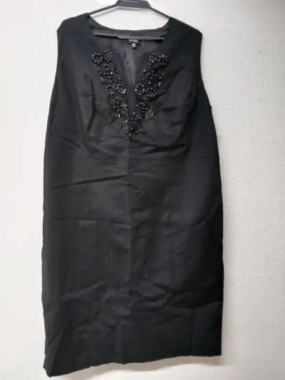 Vestido negro con detalles de pedrería Rafaella - miniatura 1